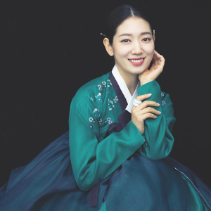 Korea Dituduh ‘Curi’ Baju Tradisi China, Park Shin Hye Dihujani Kecaman & Ugutan
