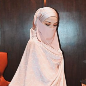 Muat Naik Gambar Penjara,Neelofa Rasa Terkurung Masa Berpantang