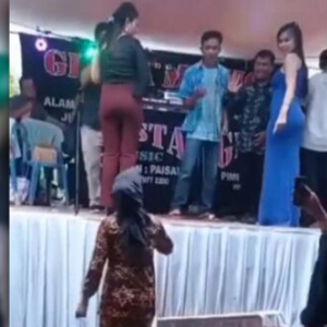 Tak Kisah Isteri Lempar Kasut, Selamba Joget Dengan Perempuan Lain