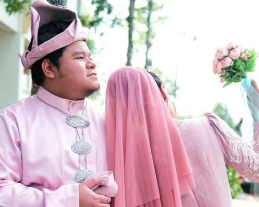 Gambar Pakai Baju Pengantin, Eric Fuzi Dah Kahwin?