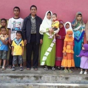 Pasangan Cikgu Bahagia Ada 16 Anak- 14 Lahir Di Rumah, Hanya Dua Lahir Di Hospital