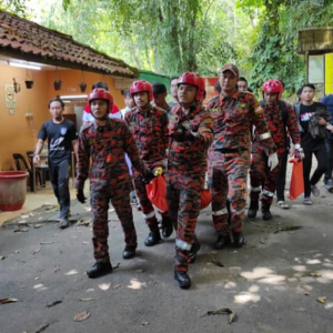 Tragedi Gunung Ledang, Wanita Lemas Mandi Air Terjun