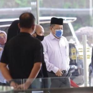 Menteri UMNO Minum-Minum Sahaja Di Hotel, Bukan Ada Mesyuarat Rasmi