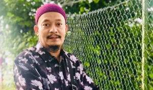 Ustaz Kazim Berlakon, Jadi Hero Filem