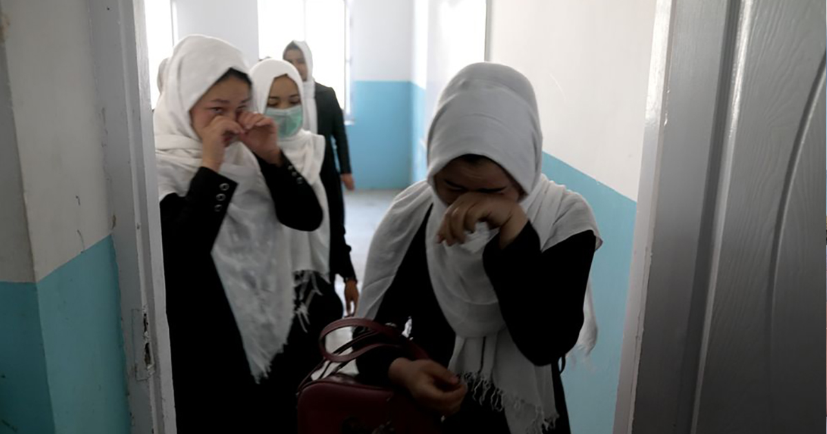 Ditutup Untuk Pelajar Perempuan, Kanak-Kanak Terpaksa Belajar Di Sekolah `Rahsia’