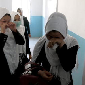 Ditutup Untuk Pelajar Perempuan, Kanak-Kanak Terpaksa Belajar Di Sekolah `Rahsia’