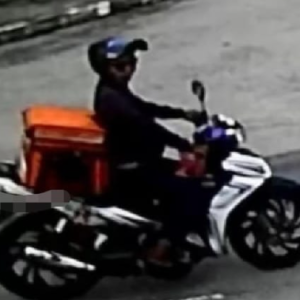 Curi Bungkusan Depan Rumah Orang, Buat Busuk Nama Rider Je