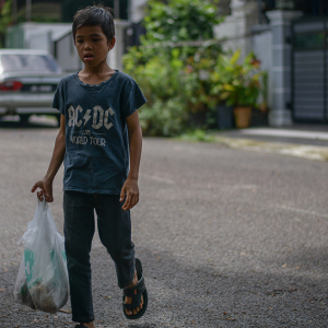 Bapa Suruh Anak Darjah 6 Cuti Jual Cendawan Tiram Rumah Ke Rumah