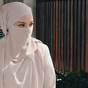 Neelofa Nak Tunggu Bilal 'Macam Boleh Cakap Sikit' Sebelum Berhijrah Ke Tanah Arab