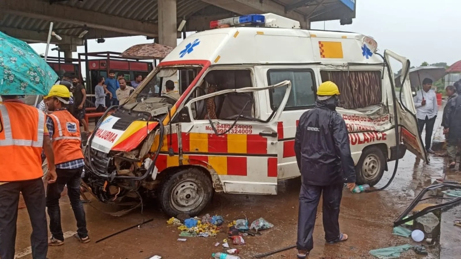 Ambulance arrive. Скорая в Индии. Индия авария скорой помощи. Скорая / Ambulance Постер. Индийские скорые помощи из 80-х.