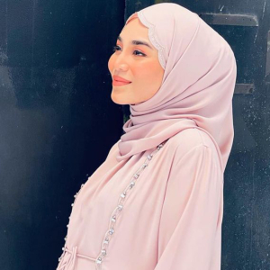 'Tutup Dengan Tudung, Saya Tak Pakai Baju Ketat' - Uyaina Tak Sengaja Tayang Baby Bump