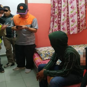 Remaja Dicekup Bersama Tiga Rakan Lelaki, Kondom 'Basah' Dalam Tong Sampah