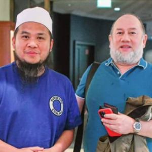 Duduk Hotel Sama, Ebit Lew Terharu Terjumpa Sultan Kelantan Di Jerman