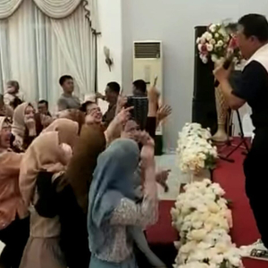 Wanita Berjoget 'Tangkap' Wang Dalam Majlis ‘Kesyukuran'