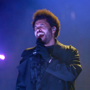 Nyanyi Tak Sampai 3 Lagu, The Weeknd Hentikan Konsert