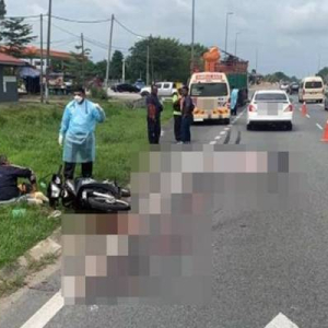 Nenek Kudung Kaki Maut Digilis Lori Lepas Jatuh Motosikal