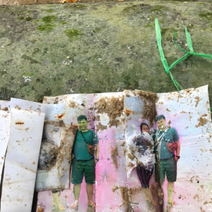 Lelaki Tengah Memancing Jumpa Sampul Gambar Suami Isteri, Ada Tanah Kubur Mungkin Sihir Pemisah