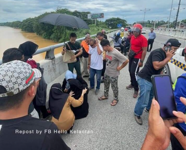 Wanita Tua Berjubah Dan Berpurdah Cuba Bunuh Diri Terjun Jambatan Di Kelantan