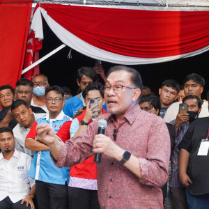 Belanja Tinggi Untuk Pembangunan Tapi Potong Subsidi Orang Miskin - Anwar