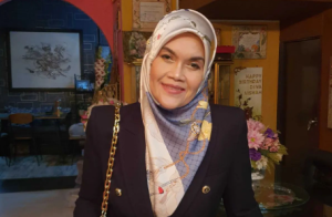 "Tak Sesuailah, Panaslah, Tak Payah Memandai Komen Rumah Orang,"-Aishah Bengang Ada Yang Pertikai Warna Cat Rumahnya