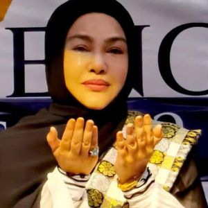 Kecoh Habib Lempar Duit Ke Arah Jemaah, Umie Aida Dapatkan Sendiri Penjelasan Tuan Badan