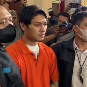 Netizen Tak Kesian Tengok Muka Rizky Billar Ditahan Polis