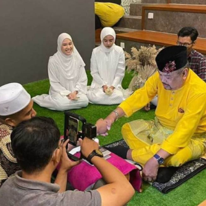 Gambar Dah Tersebar, Jaafar Onn Kahwin Dengan Janda Anak Dua?