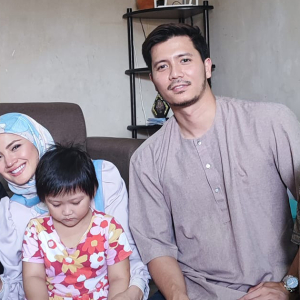 Walaupun Orang Terkenal, Fazura Dan Fattah Sangat Rendah Diri Sanggup Melawat