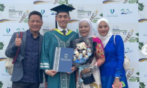 Rahmad Mega Bangga Anak Dapat Ijazah Sarjana Di Usia 25 Tahun, Sempat Buat Show Di Majlis Konvo