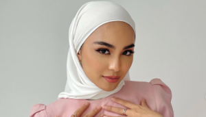 "Kalau Pelakon Lelaki Perlu Angkat, Saya Tak Boleh Elak, "-Sharifah Rose Okay Bersentuhan