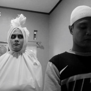 Pocong Ikut Solat Maghrib, Siap Pandang Muka Ketika Rukuk!