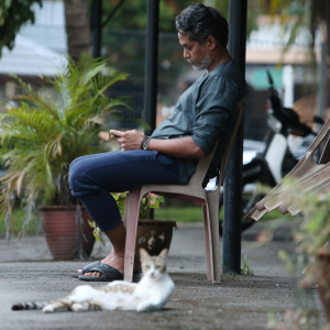 Lelaki Mengongoi Di Pusara Ibu Lepas KJ Kalah