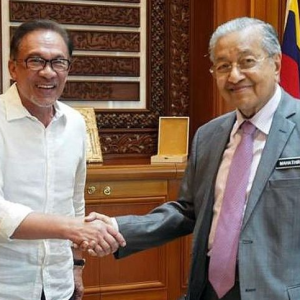 "Selamat Maju Jaya," Tun Mahathir Ucap Tahniah Kepada Anwar Ibrahim
