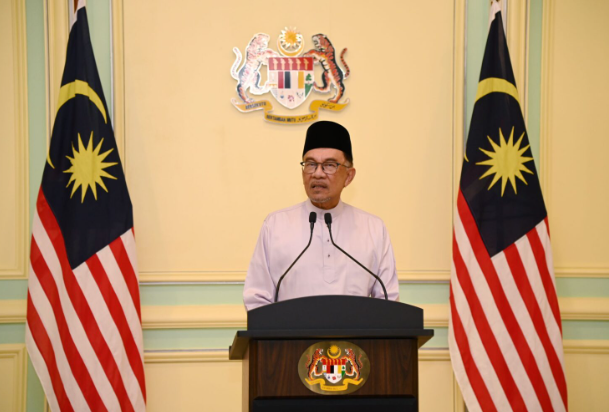 "Kecilkan Saiz Dan Kurangkan Gaji Anggota Kabinet Dalam Proses Perbincangan Dan Persiapan,"- Anwar Ibrahim