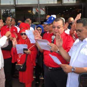 Berhenti Pandang Serong Dan Fitnah UMNO, Waris Pekembar Pertahankan Zahid Sebagai Presiden