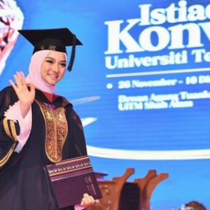 Sibuk Kerja Sambil Sambung Belajar, Semua Berbaloi! Hawa Rizwana Berjaya Genggam Ijazah Sarjana