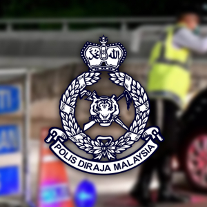 Tak Puas Hati Disaman Sebab Main Telefon, Lelaki Buat Provokasi Halang Tugas Polis