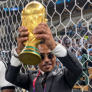 Salt Bae Disiasat FIFA Sebab Masuk Padang Ketika Skuad Argentina Julang Piala Dunia