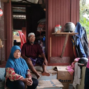 3 Beranak Tumpang Tinggal Di Stor Kebun, Makan Minum Bergantung Ihsan Penduduk Setempat