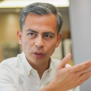 "Scammer Masukkan Saya Dalam Group Whatsapp Scam," Fahmi Fadzil Pun Hampir Terkena