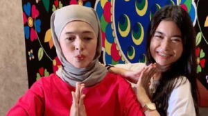 "Awak Terlalu Seksi, Haram Haram, Degil, Berbuih-Buih Mulut Dah Tegur Awak," Sharifah Zarina Membebel Pada Anak Perempuan