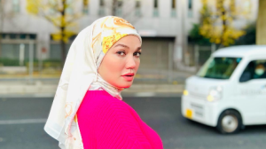 "Semoga Kebahagiaan Milikmu," Ibu Syamsul Yusof Sebak Puteri Sarah Gigih Cari Rezeki Walau Hati Retak Seribu