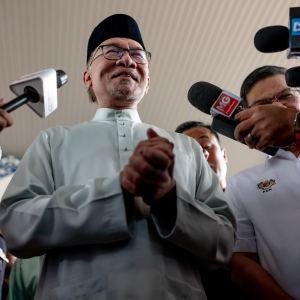 Jauh Sangat Langkah London, Murah Lagi Kalau... - Anwar