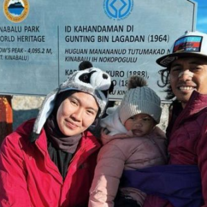 Suami Isteri Dikutuk Kaw-Kaw Bawa Bayi 16 Bulan Panjat Gunung Kinabalu