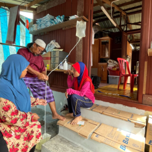 Suami Isteri Sakit, Anak OKU Tinggal Dalam Stor Di Kebun- Kutip Tin, Catu Nasi Untuk Sambung Nyawa