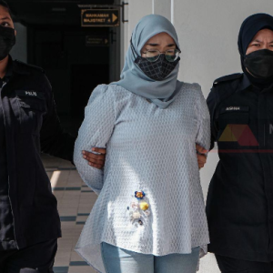 Janda Kerja Imigresen Ugut Nak Tikam Mati Bekas Boyfriend Dengan Pedang Samurai, Bengang Sebab Hutang RM60 Ribu Tak Bayar-Bayar