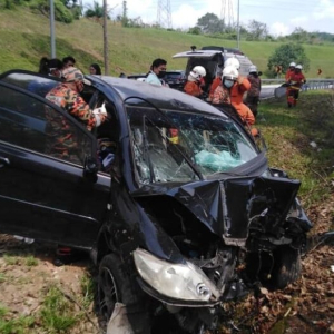 Penuntut UPSI Maut, 4 Rakan Cedera Kereta Langgar Pokok Di Susur Keluar Plaza Tol Behrang