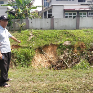 Mendapan Semakin Lebar- Penduduk Gelisah, Setiap Kali Hujan Rumah Jadi Senget