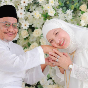 "Lega, Di Usia 64 Tahun Mak Kembali Menjadi Pengantin Baharu"