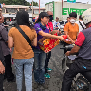 Adun Indera Kayangan Turun Padang Agih 15,000 Sampul Angpau